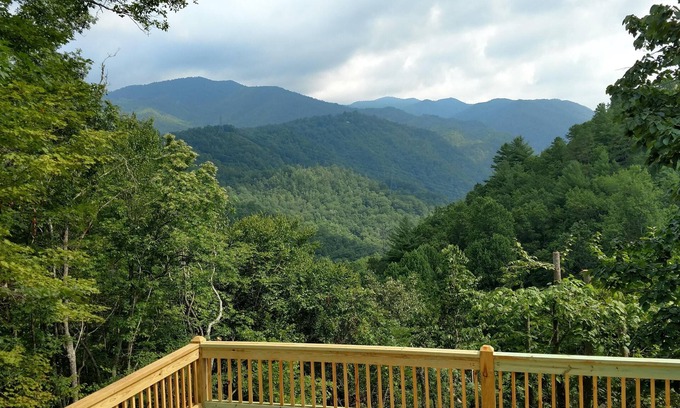 Topton Cabina | ¡Sereno refugio de montaña con una vista impresionante de la garganta de Nantahala!