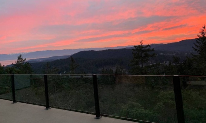 Colwood Casa | Serene Mountaintop Home with Incredible Views