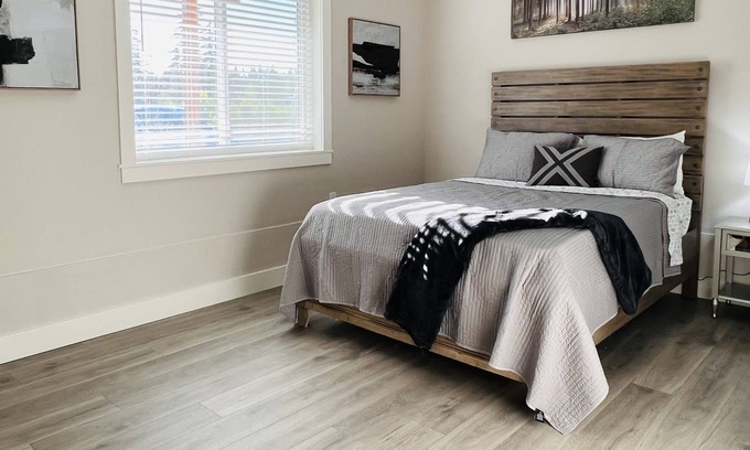 Carver Casa | Serene, New FULL KITCH. Countryside Guest suit