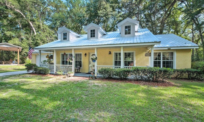Old Town Casa | Serene Old Town Getaway Near Suwannee River!