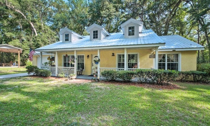 Old Town Casa | Serene Old Town Getaway Near Suwannee River!