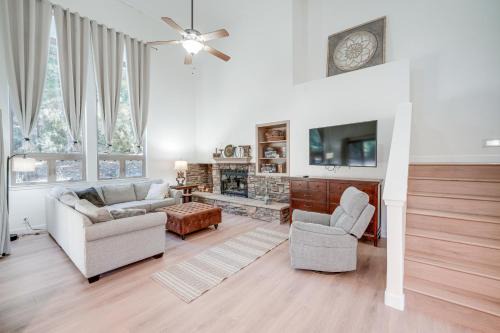 Pine Mountain Club Casa | Serene Pine Mountain Club Home with Pool Access!