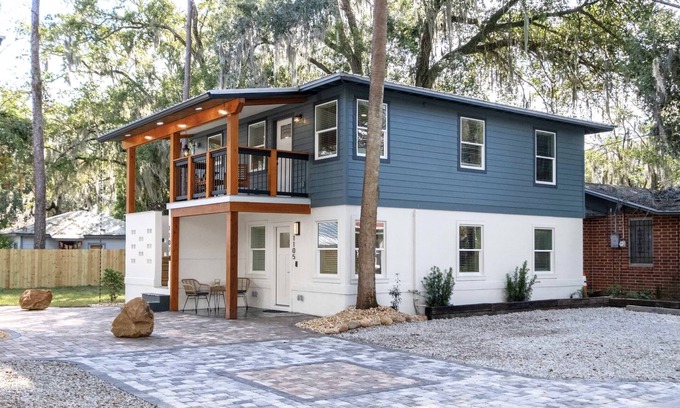 Gainesville Condominio | Serene Place - Walk to UF - Free Parking