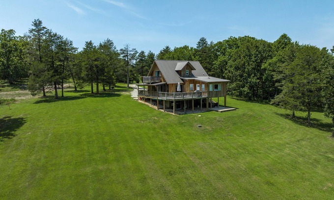 Eureka Springs Casa | Serene private cabin on 6+ acres- fishing, fire pit, pool table, foosball table