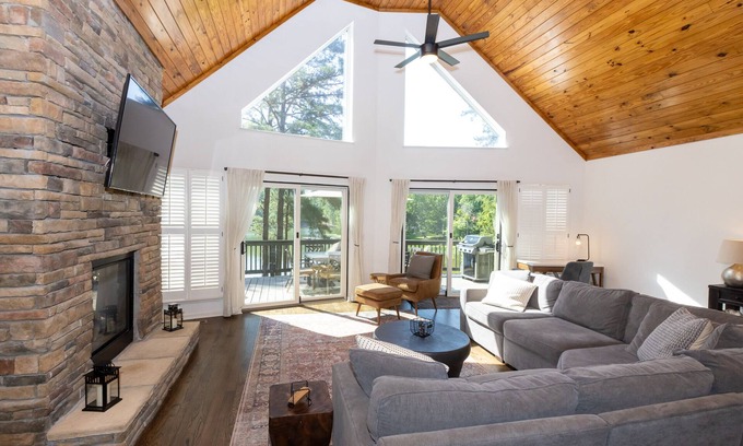 Lake Oconee Casa | Serene Private Lake Oconee Home - Modern Amenities