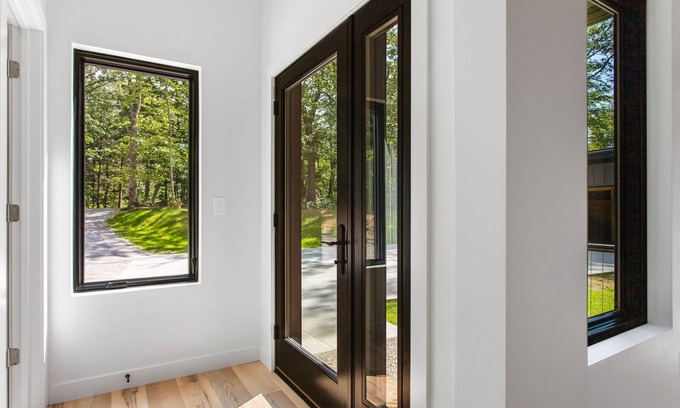 Muskegon Casa | Serene Retreat Awaits: Welcome to Endless Views,Your Luxurious Contemporary Home