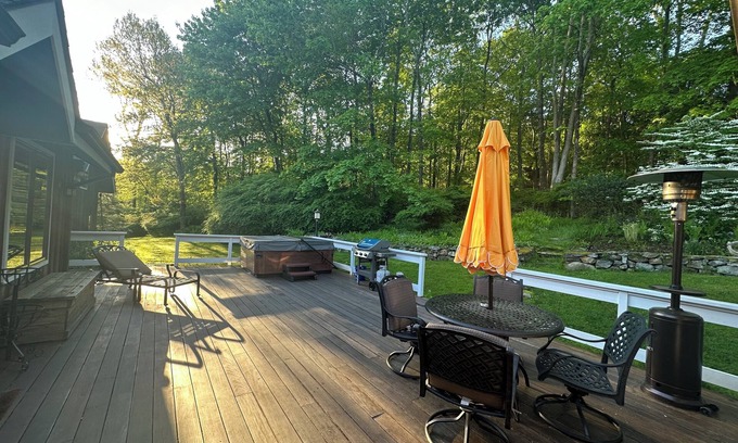 Mount Kisco Casa | Serene Retreat in the Hills of Westchester