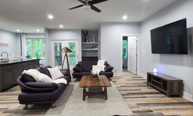 Waxhaw Casa | Serene Retreat in Waxhaw: Steps Away from Downtown Delights!