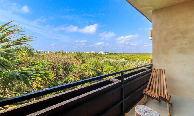 Tulsayab Apartamento | Serene retreat near beaches with an amazing pool, patio, & kitchenette