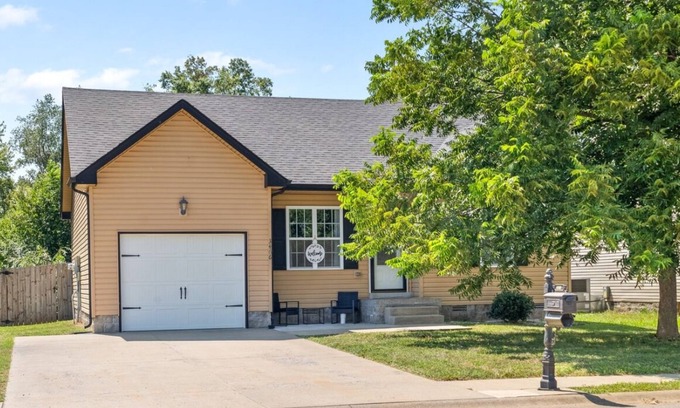 Clarksville Casa | Serene Retreat Near Fort Campbell and Casino - Family and Pet Friendly