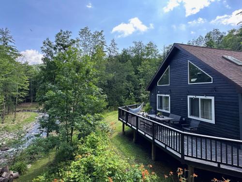 Phoenicia Casa | Serene Retreat on a Stream