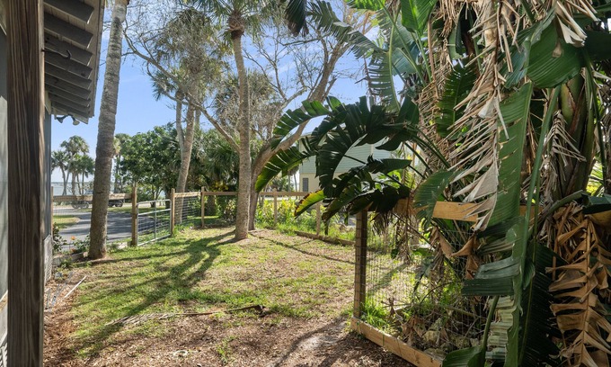 Indian River Estates Casa | Serene Riverside Retreat on Indian River Lagoon. 3/3 Pet Friendly in Ft Pierce