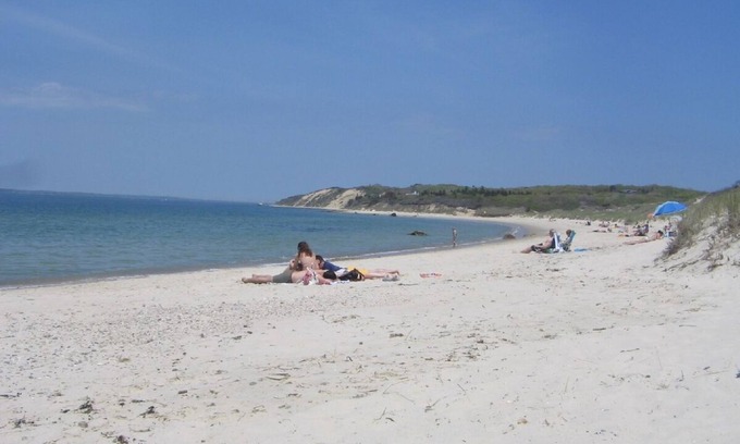 Oak Bluffs Casa | Serena Sengekontacket Pond Getaway
