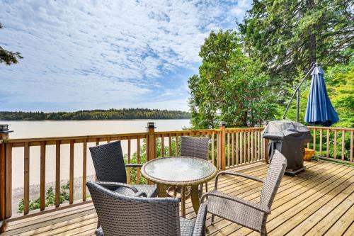 Shelton Casa | Serene Shelton Sanctuary with Private Beach and Kayaks