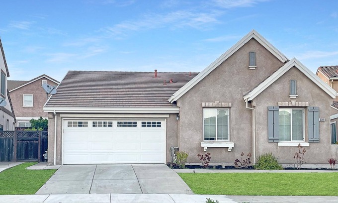 Antioch Casa | Serene single story home in Antioch San Francisco with Washer Dryer