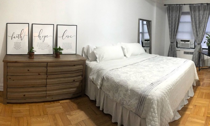 Concourse Apartamento | Serene, Spacious Room in NYC for Traveling Nurses only