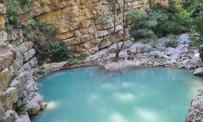 Montbrun-les-Bains Apartamento | Serene Stay in Provence: Idyllic Park Setting & Pool | 100 to Thermal Baths