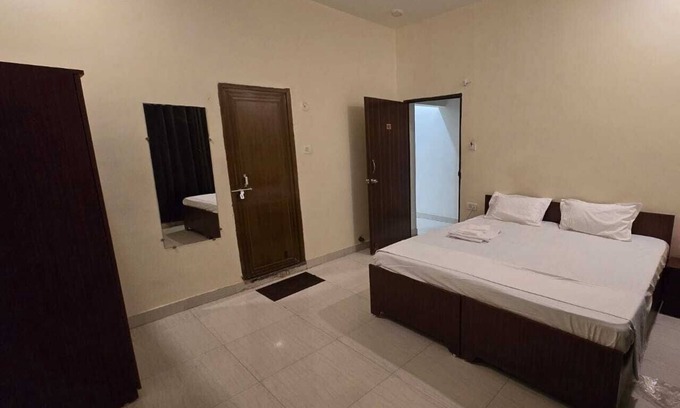 DLF City Hotel | Serene Stays