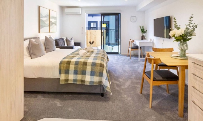 Sydenham Casa | Serene Studio Retreat in Bath Street