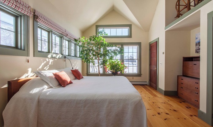 Addison Cabaña | Serene, sun splashed cottage