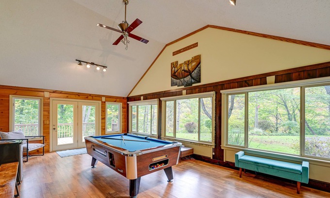 Sylva Casa | Serene Sylva Retreat w/ Hot Tub & Putting Green!