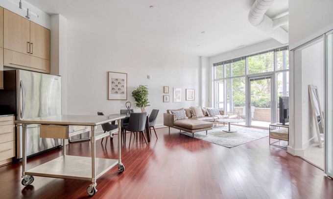 McLean Apartamento | Serene Tysons Corner 1BR w/ Elevator, close to Theater, by Blueground
