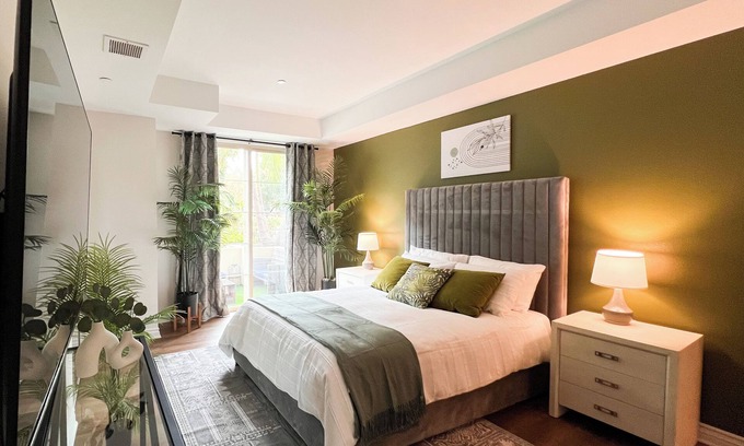 Encino Casa | Serene Unit in the Heart of Encino w/ W/D & Fitness Center