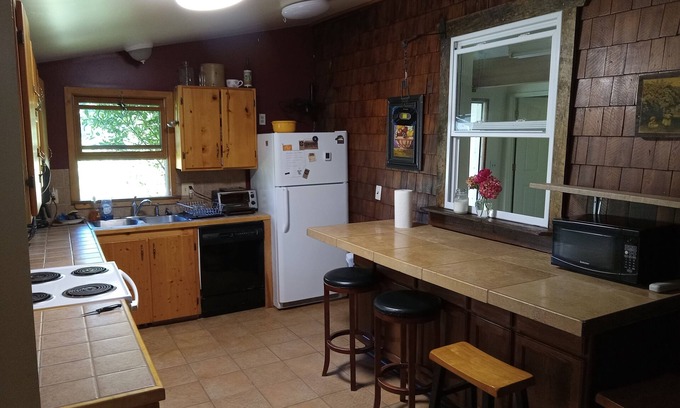 Maple City Chalet De Esquí | Serene up north leelanau paradise on M-22