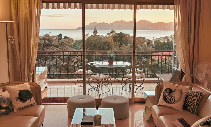 La Croix des Gardes Apartamento | Sereno apartamento de lujo con vistas, a 450 metros de la playa y 700 metros del casco antiguo
