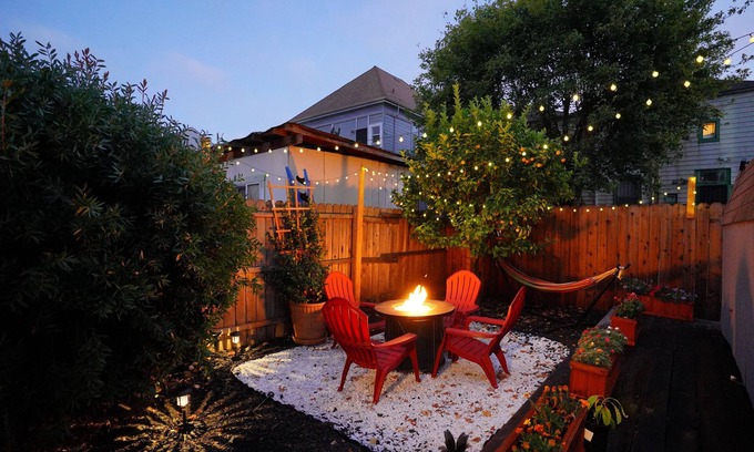 Oak Center Casa | Serene Uptown Retreat CL Train, Convention Center & Fox THE, w/ BBQ & Garden