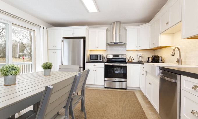 Jamestown Casa | Serene Views! Contemporary Cottage on the Historic North End of Jamestown