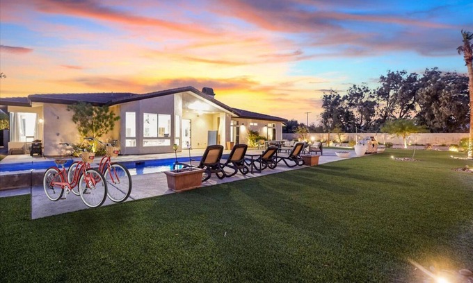 Magnesia Falls Cove Casa | Serene Volleyball Estate w/Majestic Views Pristine