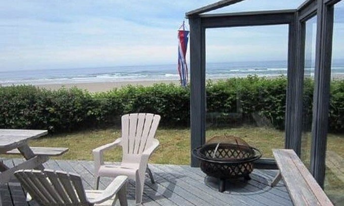 Edgewater Shores Casa | Serene Waldport Oceanfront with Fantastic Outdoor Gathering Space!