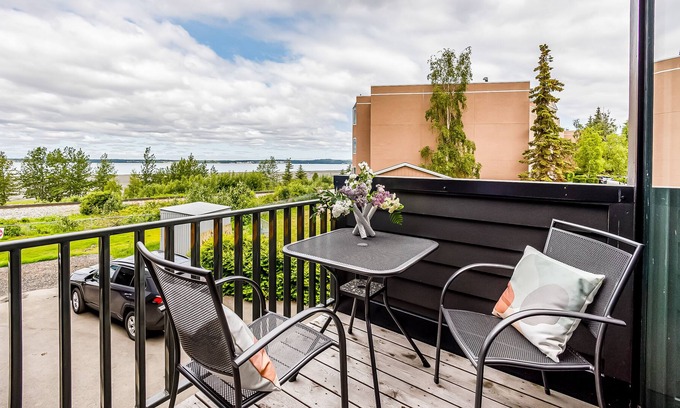 South Addition Condominio | Serene waterfront condo with balcony, full kitchen & washer/dryer - dogs welcome