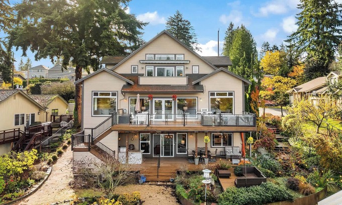 Picnic Point-North Lynnwood Villa | Serene Waterfront Escape w/ Amazing View & Hot Tub