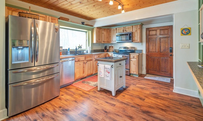 Mills River Casa | Serene, wooded setting close to Asheville/Hendersonville/Brevard!