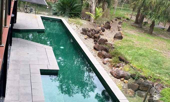 Agnes Water Apartamento | Serenity a Tropical oasis set on 4 acres of land with pool.