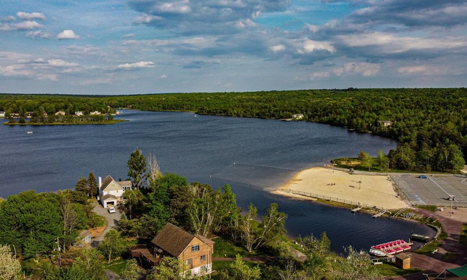 Albrightsville Chalet De Esquí | ~Serenity~A Unique Destination -3BR/3BATH/Gameroom-- Close to Skiing & Lake Fun