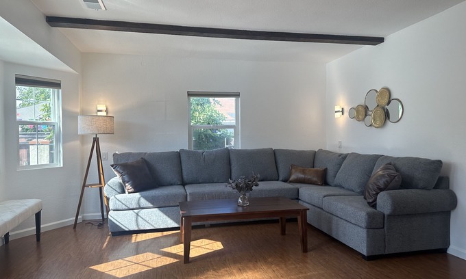 El Cajon Casa | Serenity and Comfort Await: Charming El Cajon Retreat for Your Perfect Getaway!