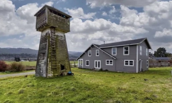 Carlotta Otro | Serenity Awaits: Fortuna's Eel River Valley Farmhouse Retreat, Pet Friendly