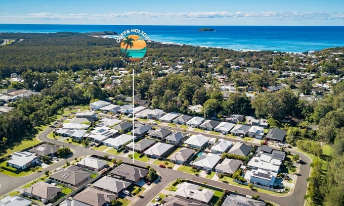 Emerald Beach Casa | Serenity Bay Retreat - Luxury Coastal Living