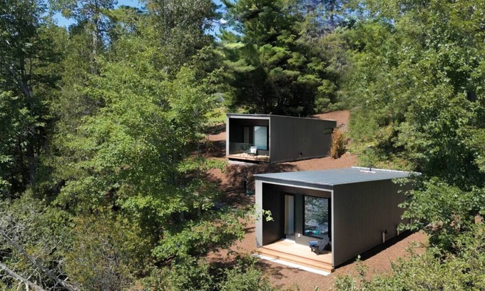Algonquin Highlands Cabina | Serenity by the Lake at Dimensions | Cabin Three