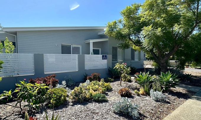 Busselton Casa | Serenity by the Sea - centrally located new build home