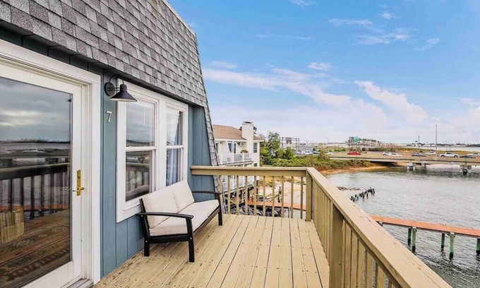 Willoughby Spit Condominio | Serenity by the Sea Private Beach Pets Welcome