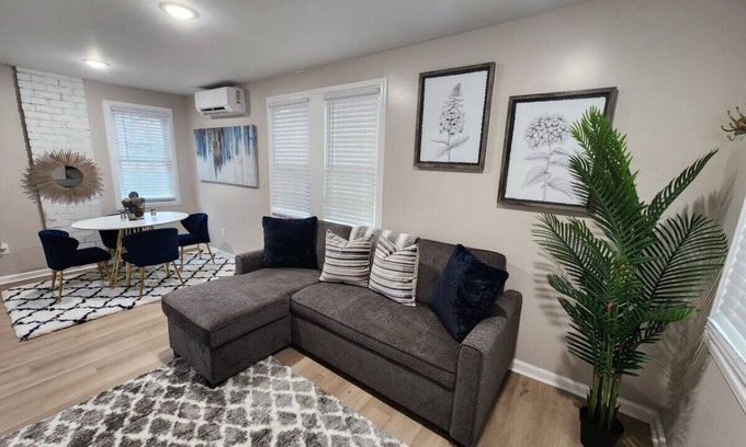 Midtown Casa | Serenity Carriage Retreat