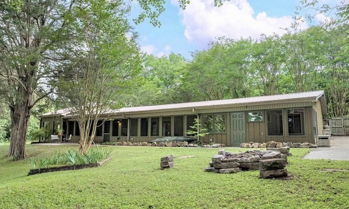 Scottsboro Casa | Serenity Cove-a unique waterfront home with canoe, kayak and fire pit!