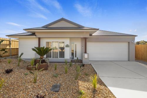 Warrnambool Casa | Serenity Escape - Designer Luxury Retreat with Private Sauna
