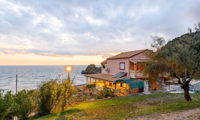 Sinarades Apartamento | Serenity