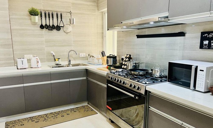 Sakumono Apartamento | Serenity Haven - 2-Bed Home away from Home Apmt