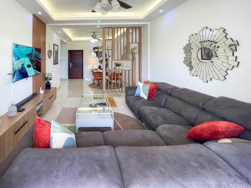 Sakumono Apartamento | Serenity Haven - Gated Pool WiFi Sea View
